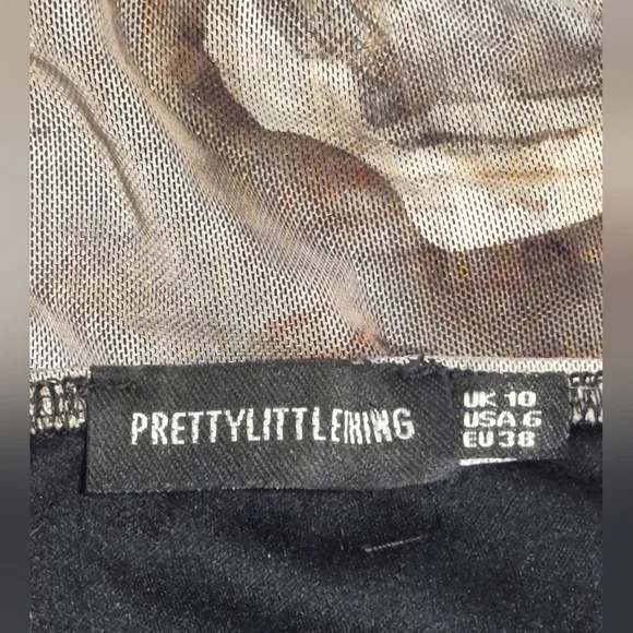 PrettyLittleThing Nude Mesh Abstract Renaissance Print Cup Detail Bodysuit - Picture 5 of 5